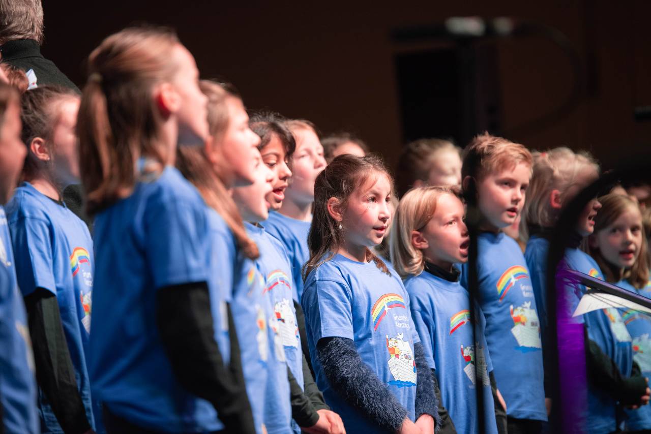 Der Kinderchor der Grundschule An der Kleinen Elz sorgte mit dem Lied "Alle Menschen sind Sterne" für Gänsehaut im Publikum.